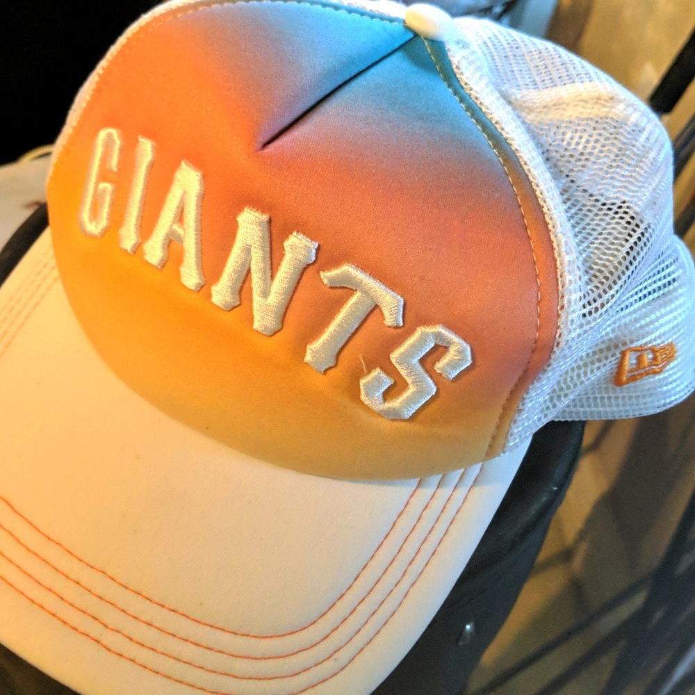 NWOT SF Giants Prideish Cap